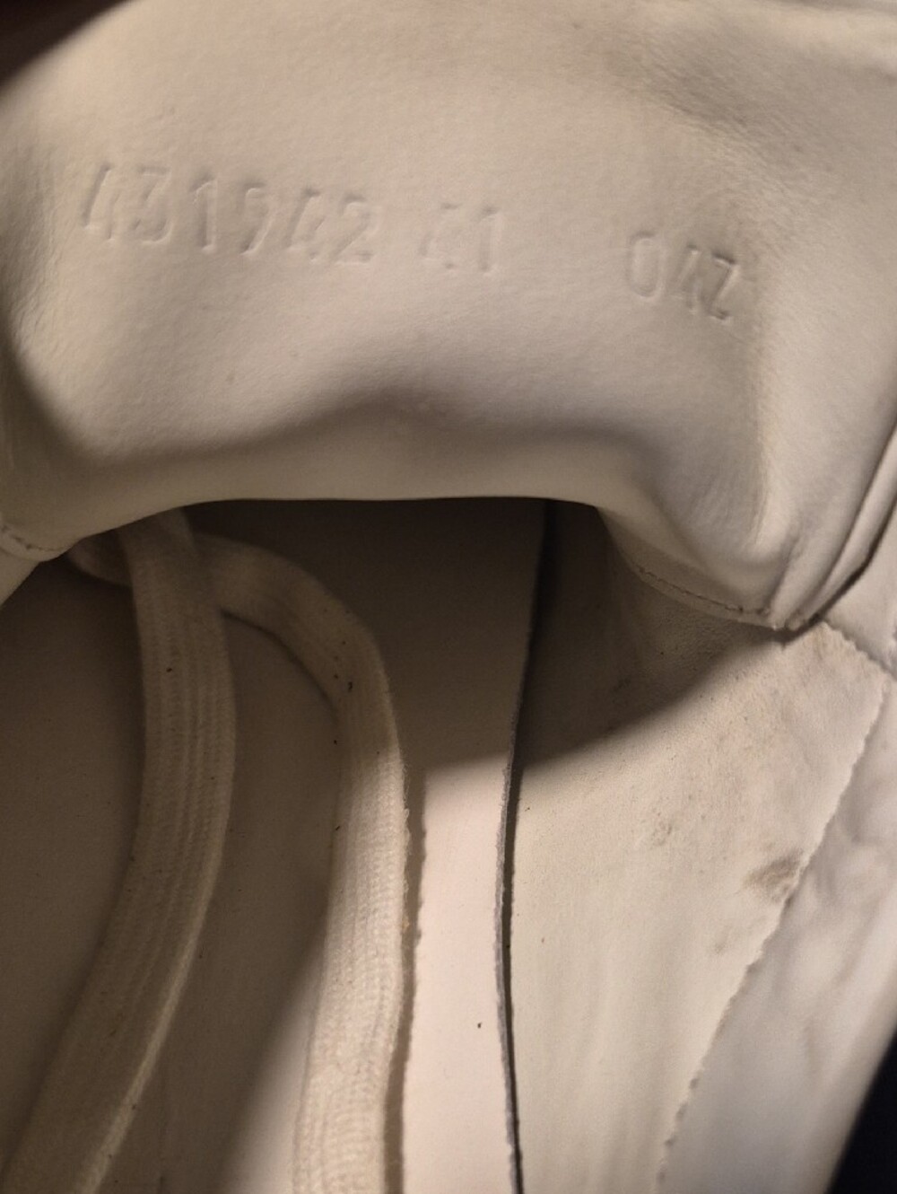 Gucci White Leather Sneakers with Pink Heel Tab - Picture 8 of 8